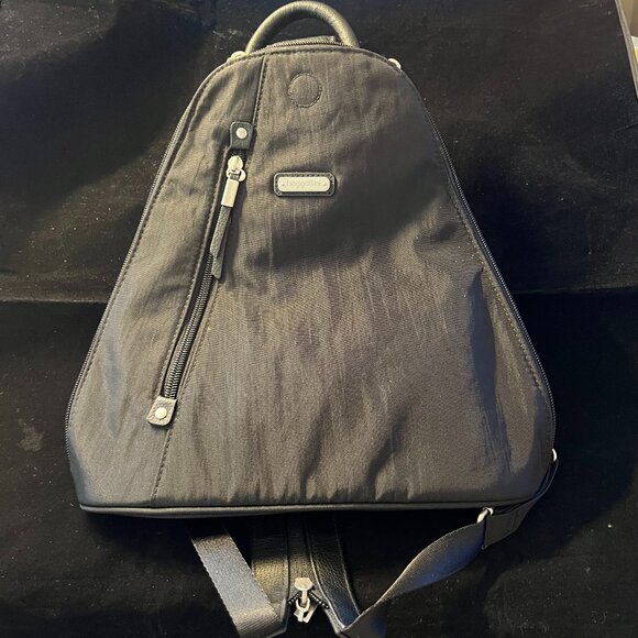 Baggallini Metro Backpack With RFID Phone Wristlet NWOT - Picture 2 of 6
